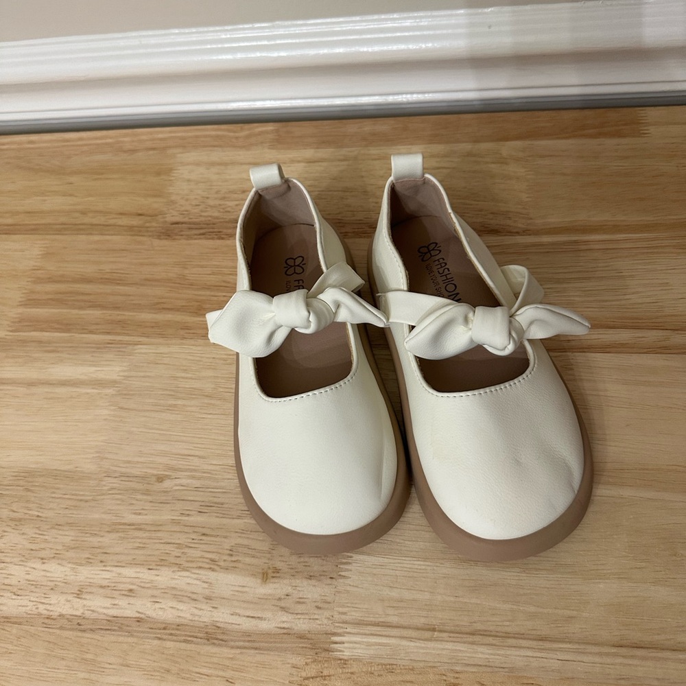Girls' White Bow Flats